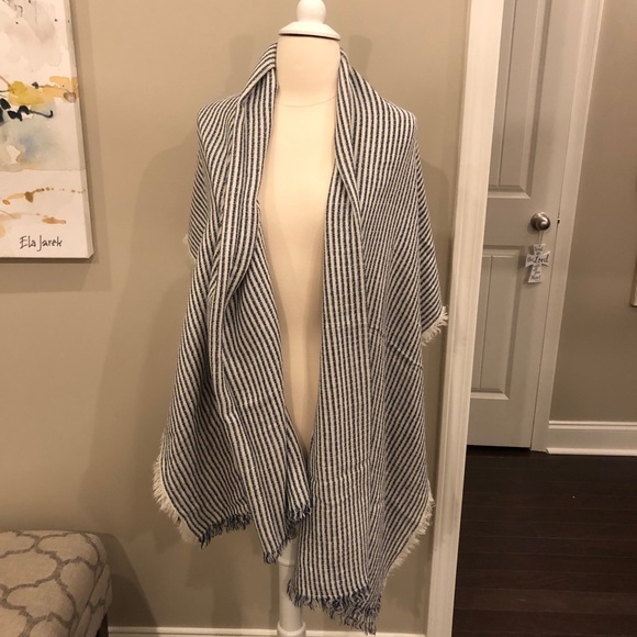 Navy Blue & White Shawl - Picture 6 of 10